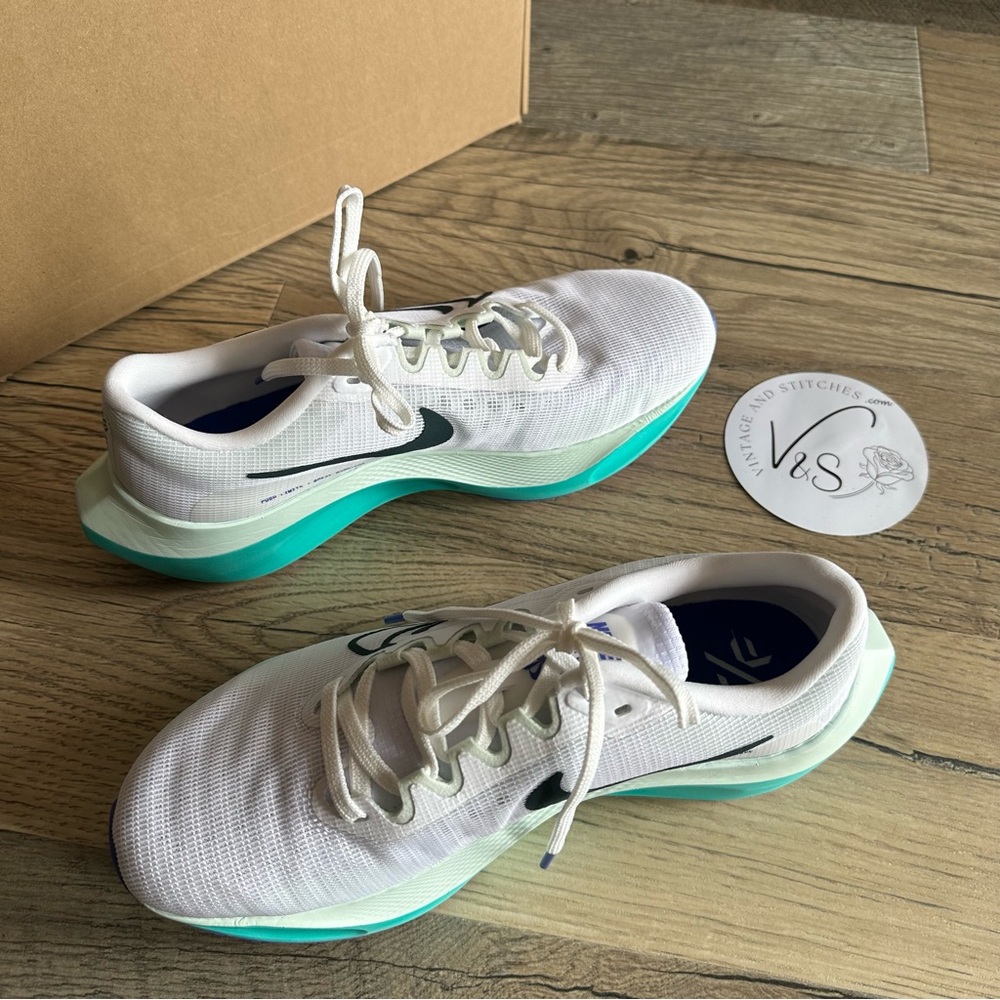 NEW Women’s Nike Zoom Fly 5 White Deep Jungle Clear Jade 10